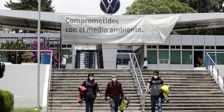 Seremos respetuosos de las indicaciones del gobierno sobre reinicio de actividades: Sindicato de la VW
