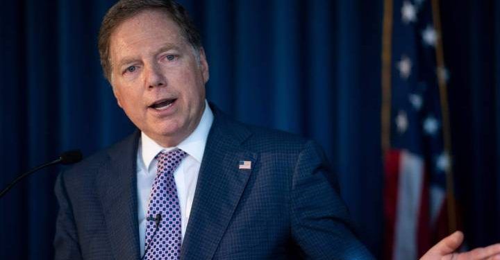 Gobierno de EE.UU despide a un fiscal que ha investigado a personajes cercanos a Trump