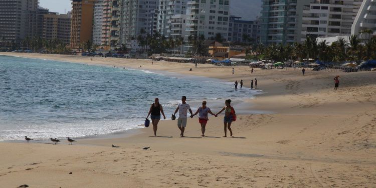 Concanaco pide intensificar medidas en turismo para reapertura segura