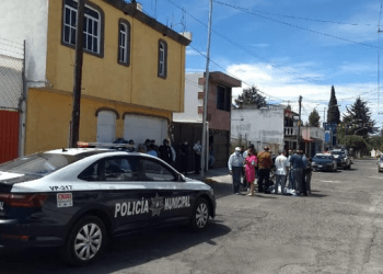 En Puebla a las puertas de su casa en Satélite Magisterial despojan a una mujer de su automóvil