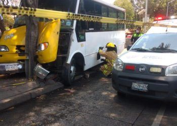 Por echar carreritas Ruta 68 A se estrella con un árbol; hay dos lesionados 