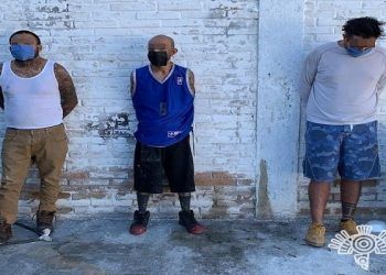 Policía Estatal asegura a tres narcomenudistas en Ajalpan