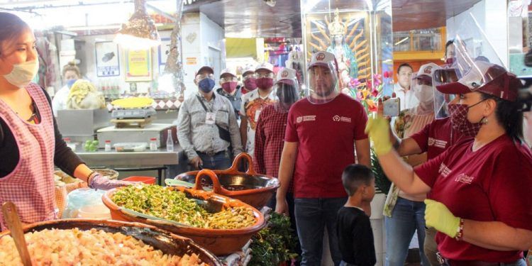 Autoridades de Texmelucan revisan cumplimiento de medidas de higiene en tianguis