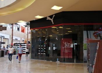 Centros comerciales, de los más afectados por la contingencia