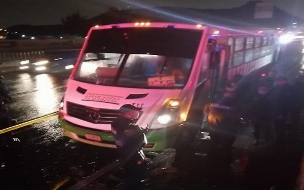 Asalto a camión en la autopista a Puebla deja tres muertos y dos heridos