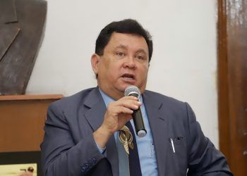 IEE emite tutela preventiva a Héctor Alonso por incurrir en violencia de género