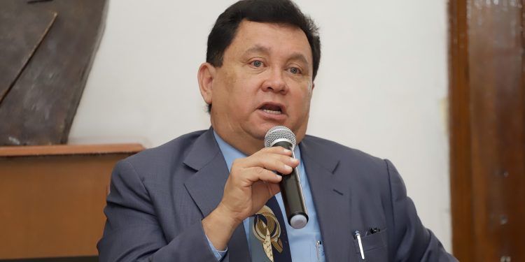 IEE emite tutela preventiva a Héctor Alonso por incurrir en violencia de género