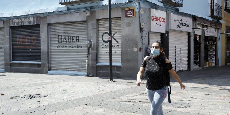 COVID-19 golpea al comercio poblano, 35 % de las empresas no volverán a abrir sus puertas