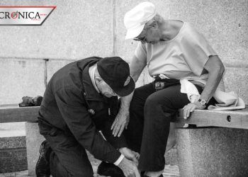 Abuelito de CDMX conmueve a redes por vender dibujos para sobrevivir a cuarentena