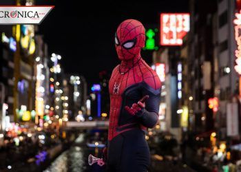Niños de Bolivia dejan que araña los pique para conseguir los poderes de Spider-Man