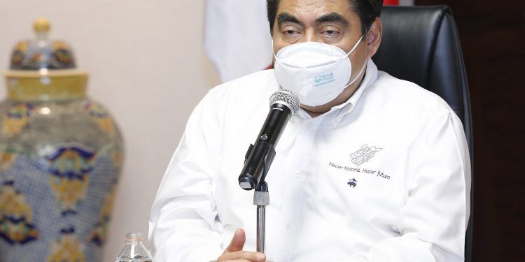Colapso hospitalario en breve por contagios: Miguel Barbosa