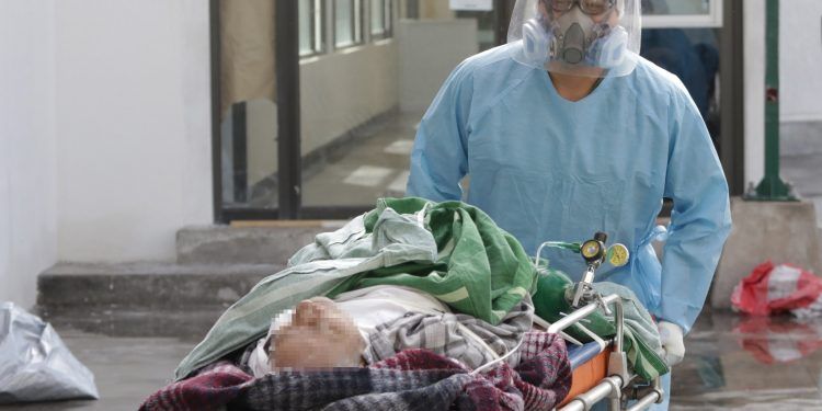 De alcanzar los 600 contagios diarios, colapsan hospitales