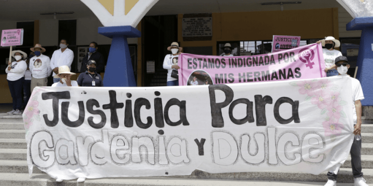 Demandan en Acajete justicia para madre e hija calcinadas