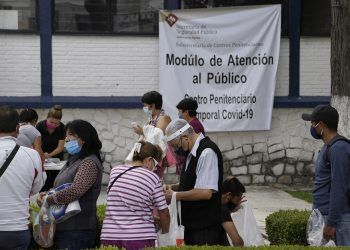 Manifestación en penal COVID-19 Puebla; familias exigen comunicación con reclusos