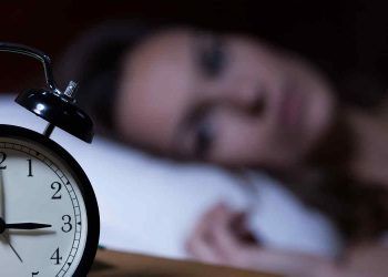 Las personas que se acuestan tarde regulan peor sus emociones: estudio