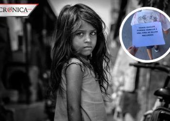 Tía obliga a sobrino a vender chicles por burlarse de niña de escasos recursos