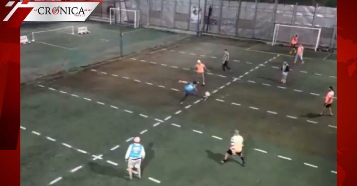 Partido de futbol impacta a redes por aplicación de la sana distancia (VIDEO)
