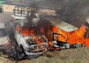 Queman patrullas en Cherán, Michoacán, por muerte de joven a manos de la policía comunitaria