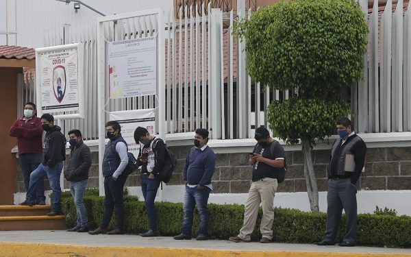 Trabajadores de VW e industria reinician actividades en alerta máxima por COVID-19