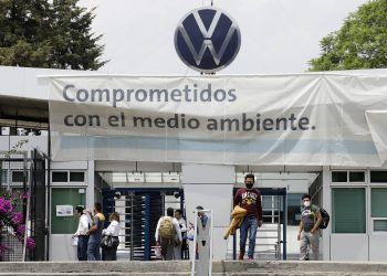 Volkswagen reanudará actividades con 25 por ciento de personal