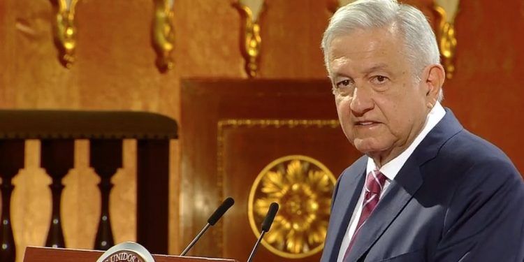 AMLO ofrece paz y seguridad a los más favorecidos y defiende su política social