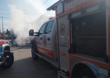 Se incendia alimentadora de RUTA en Camino Real a Castillotla