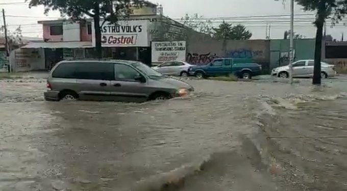 Lluvia causa inundaciones en varios puntos de la Ciudad de Puebla