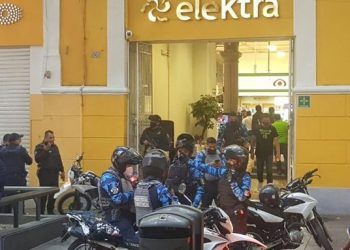 Se registra segundo robo a una tienda Elektra en el Centro Histórico; se llevan celulares