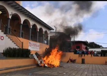 Habitantes de Xiutetelco toman presidencia; exigen renuncia del edil 