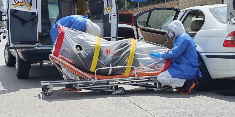 Automovilista con síntomas de Covid-19 sufre crisis respiratoria en la Vía Atlixcáyotl