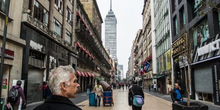 CDMX seguirá en semáforo naranja; posponen apertura de centros comerciales