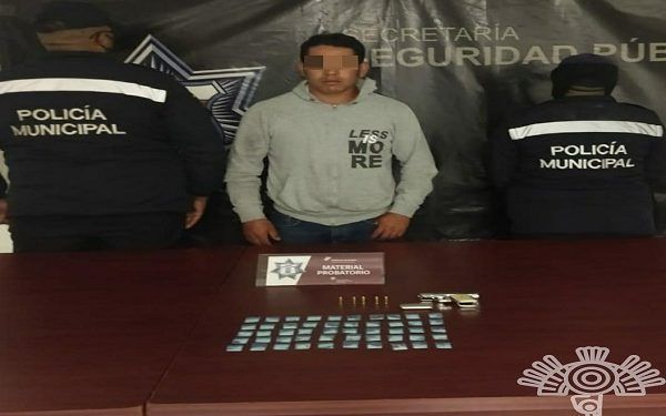 SSP Puebla y policía de Texmelucan aseguran a vendedor de drogas