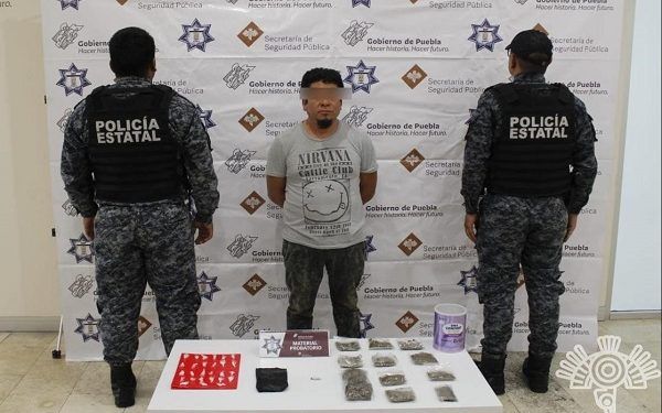 Sujeto es detenido por la SSP Puebla; vendía autopartes robadas y droga en la 46 Poniente