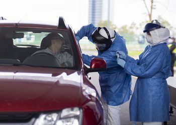Hospital Universitario BUAP realiza pruebas COVID-19 «sin bajar del automóvil»