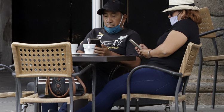 Ayuntamiento de Puebla analiza permitir a restaurantes uso de vía pública
