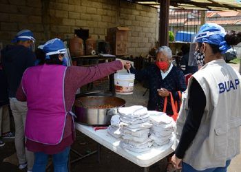 Comedores comunitarios BUAP atienden a más de mil personas diariamente por contingencia 