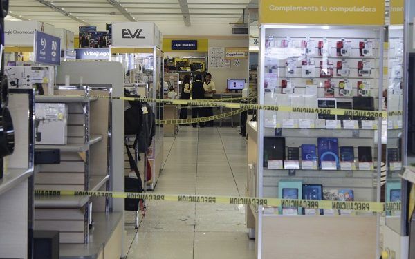 Maleantes roban teléfonos celulares en tienda departamental de Huejotzingo