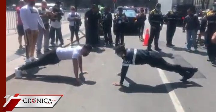 Policía se hace viral por vencer con flexiones a hombre musculoso en CDMX