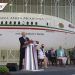 AMLO realiza mañanera cerca del avión presidencial y recuerda régimen neoliberal