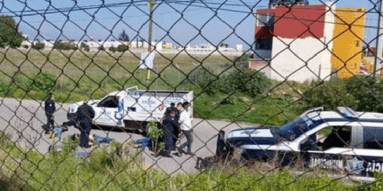 Policía de Cuautlancingo recupera camioneta con tanques de gas y detiene a tres ladrones