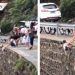 Difunden video de hombre sujetando a niño en acantilado para obtener una selfie