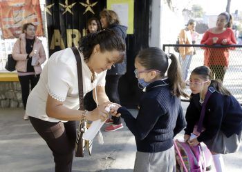 Congreso impulsa protocolo de prevención en vuelta a clases