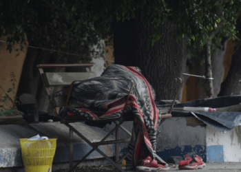 Los sin casa: Dos de 10 aprovechan dormitorio
