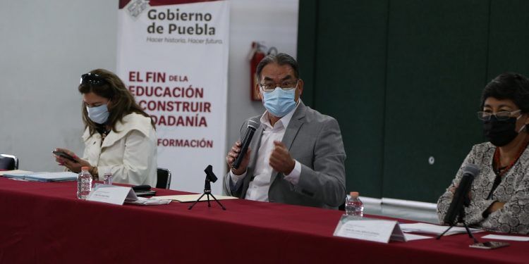 SEP Puebla entrega guías de capacitación a directivos para fase compensatoria