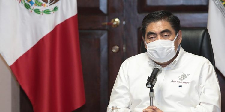 Miguel Barbosa pide no sacar «raja política» de la contingencia por COVID-19