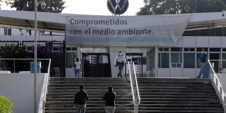 Sindicato Volkswagen solicita incremento de 12 % al salario