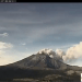Popocatépetl mantiene emisión de fumarolas y ceniza