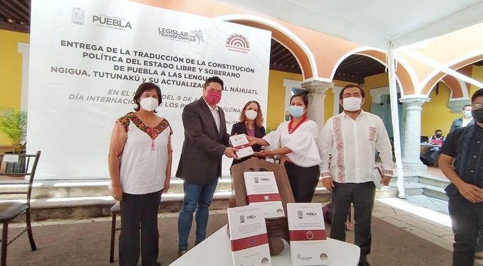 Traducen Constitución a tres lenguas