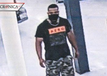‘Solo te estoy dando un abrazo COVID’: buscan a hombre por propagar coronavirus