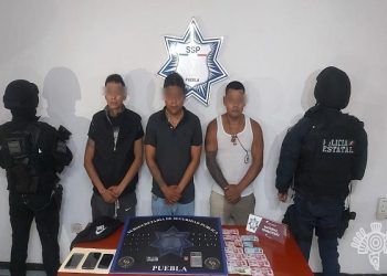 Policía detiene a tres asaltantes y vendedores de droga en Puebla